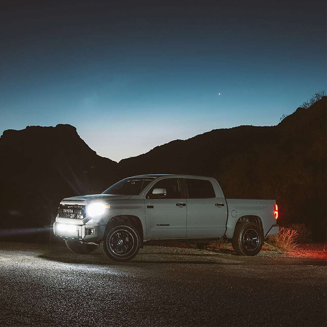 RIGID Industries SR-Series 30 Inch Dual Function SAE Auxiliary High Beam Driving Lights with Amber Backlight